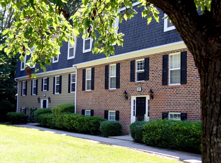 Colonial Towne Apartments exterior